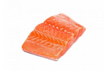 verse zalmfilet op huid