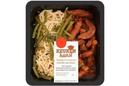 keuken kunst noodles zoetzuur met groente en spek