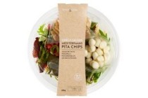 fresh en easy salade bowl mediterraans pita chips