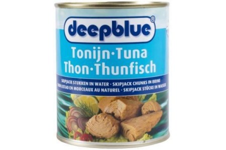 deepblue tonijnstukken in water