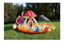 playing kids paddenstoel zwembad met sproeier