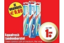 aquafresh tandenborstel clean control soft of medium