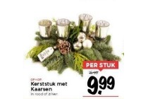 kerststuk met kaarsen