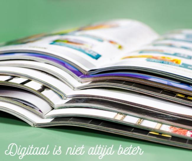 Digitaal is niet altijd beter: papieren folders in uw marketingstrategie