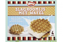 slagroomijs met wafel