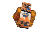 oke fairtrade hand en en perssinaasappels