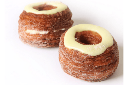 deen cronuts met gele room en jam