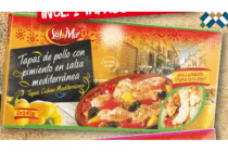 tapas in schaaltjes kip in pittige salsa saus