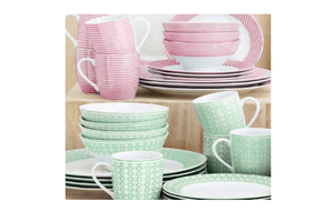 servies met streepruit  of bloemdecor