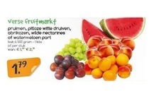 pruimen pitloze witte druiven abrikozen wilde nectarines of watermeloen part
