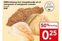 deen italiaanse bol triangelbroodje wit of meergranen of meergranen croissant